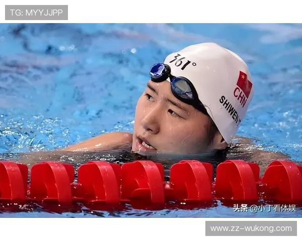 叶诗文训练完直接去奢侈品店刷卡，教练说她一天伙食费顶普通人一周