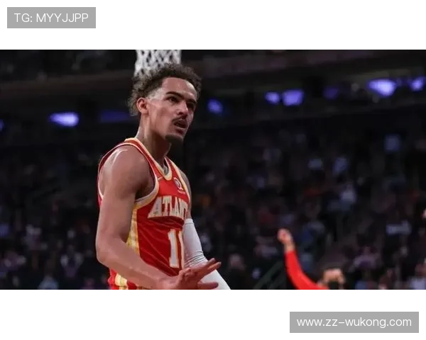 特雷·杨这奢侈，家里送的包比我年终奖还贵吧？