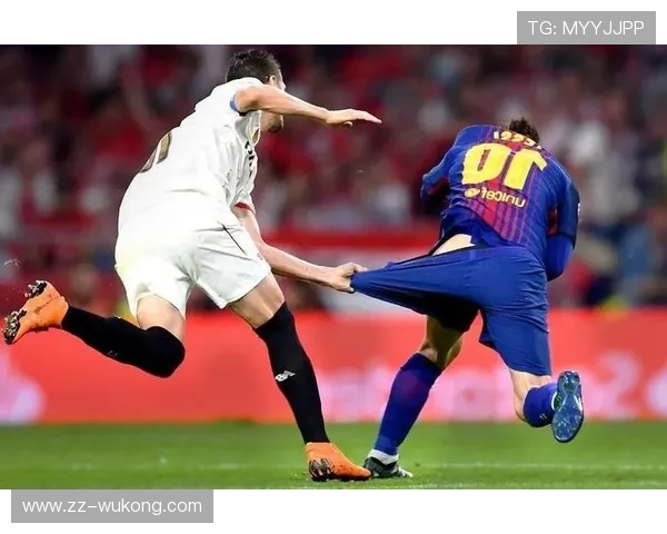 守门员犯规的判罚标准及裁判执法细节解析